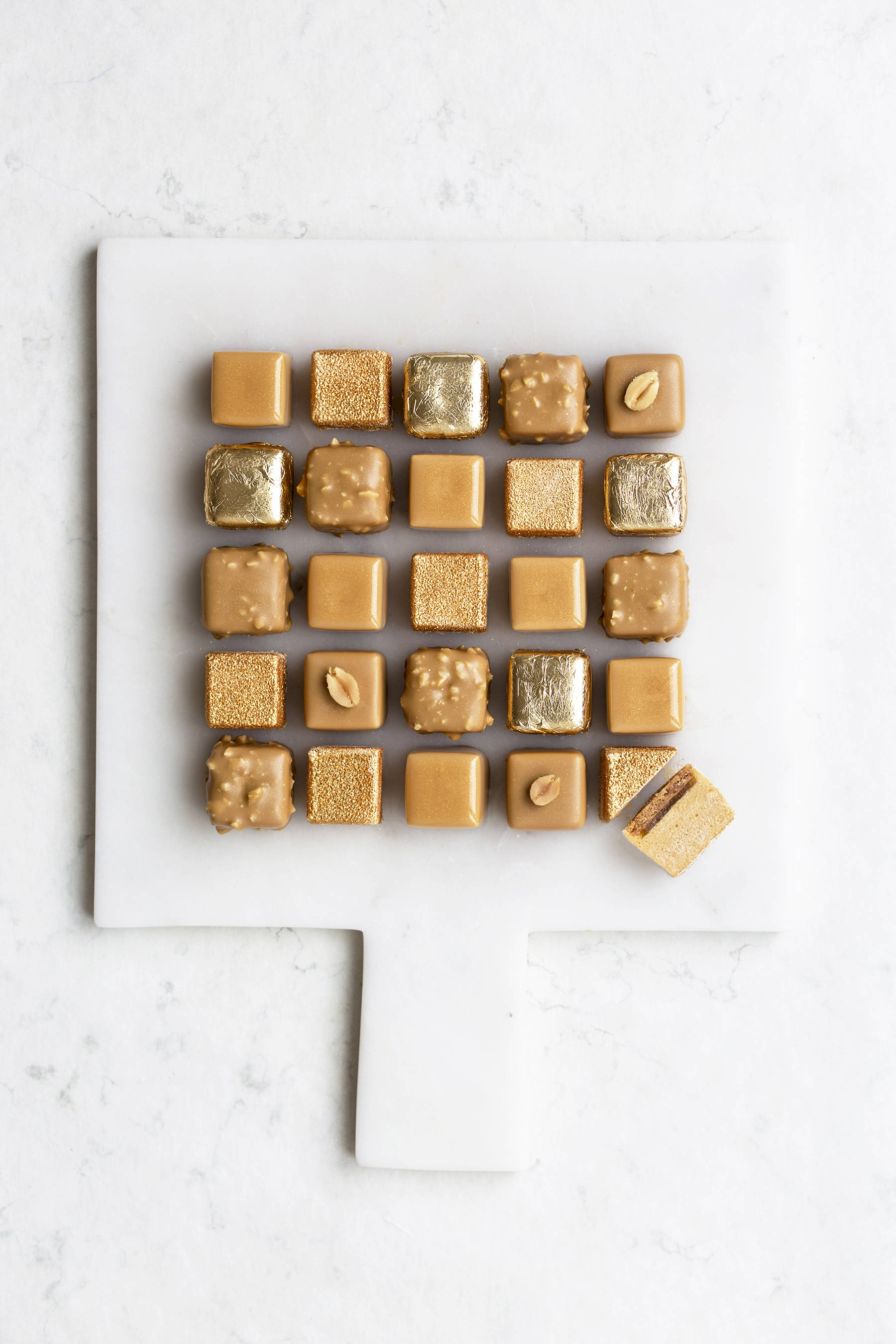 Small caramel cubes with peanut and passion fruit